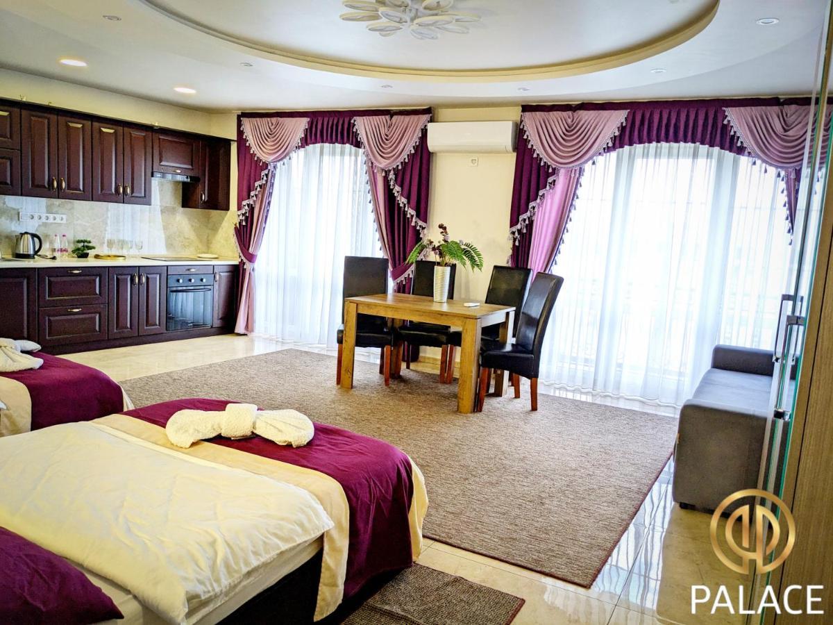Palace Uman Luaran gambar